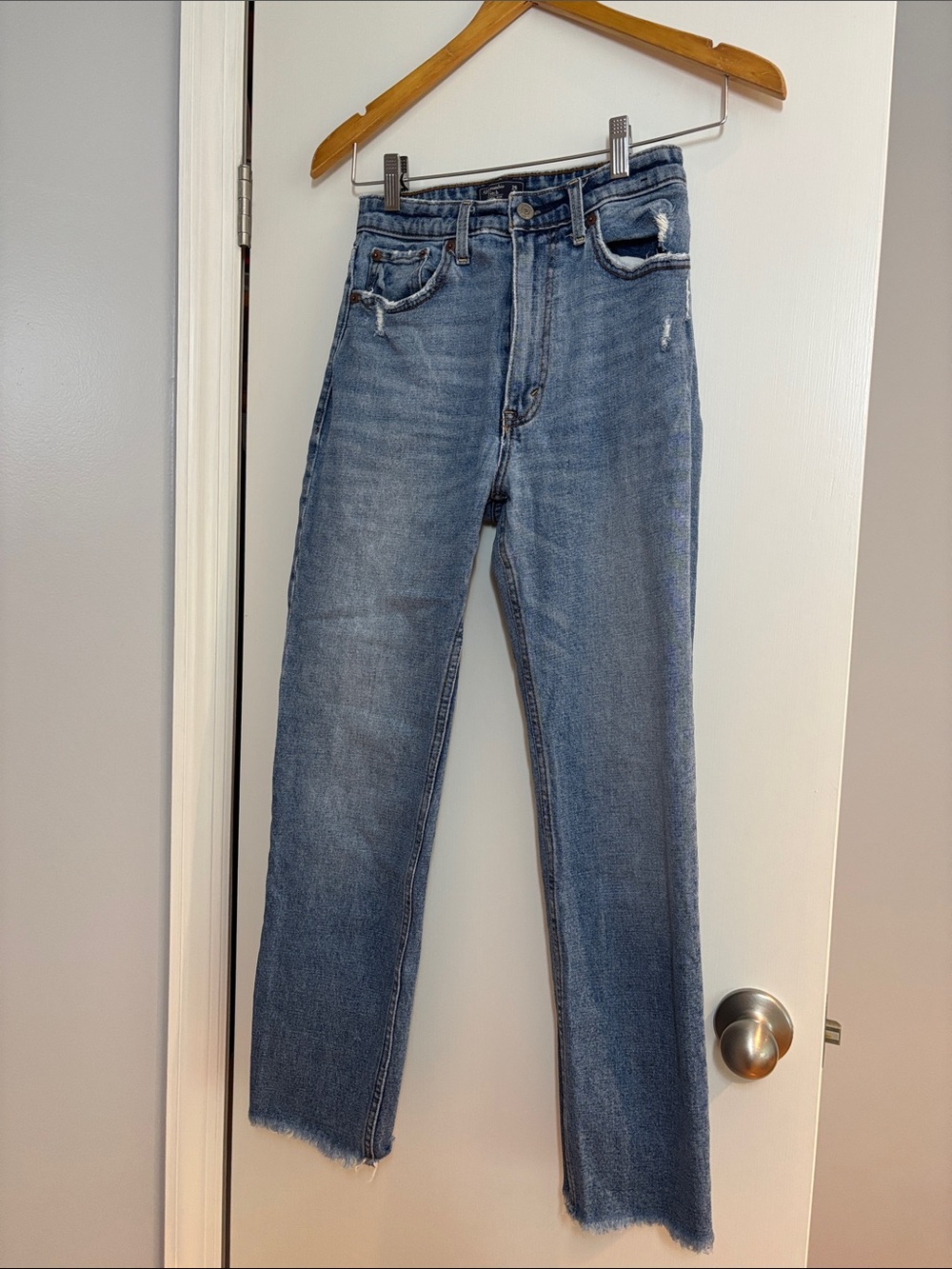 Abercrombie & Fitch Light Blue Cropped Straight Jeans